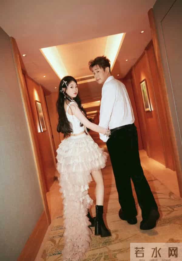 19岁沈佳润再登封面，“最丑星二代”穿上丑衣服，意外讨喜又好看