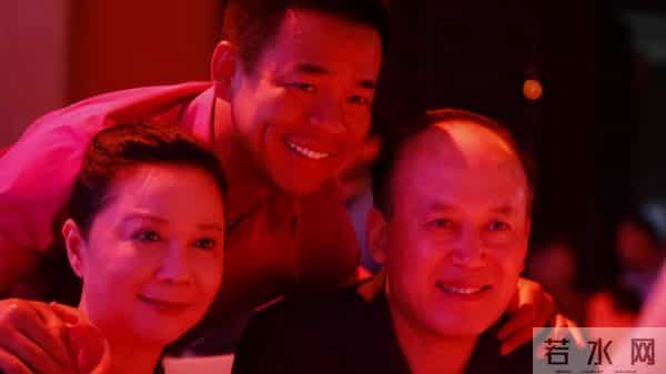 再多钱有什么用?潘长江女儿如今的现状,给所有父母提了个醒