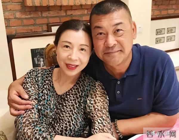 性子出了名的随和,曾身患癌症妻子不离不弃,演员侯传杲现状如何