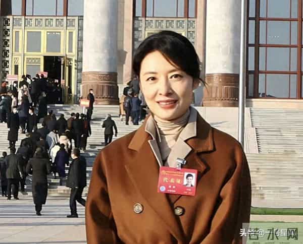 成名后抛弃丈夫，转身嫁大8岁富豪老公的周涛，终究遭到了"反噬"