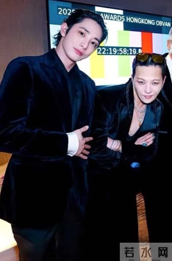 权志龙晒与周润发夫妇合照,林建岳及小女友也在,李洙赫帅得突出