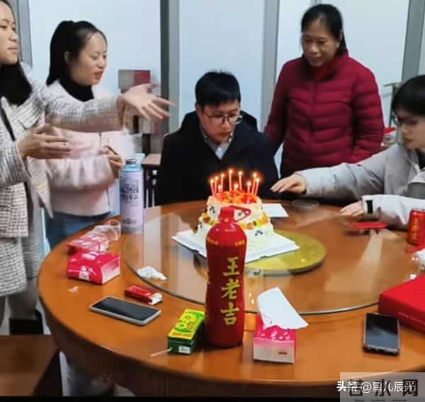 梁志辉姐姐妹妹学历被曝 她们为这个家付出太多 梁妈央求网友一件事