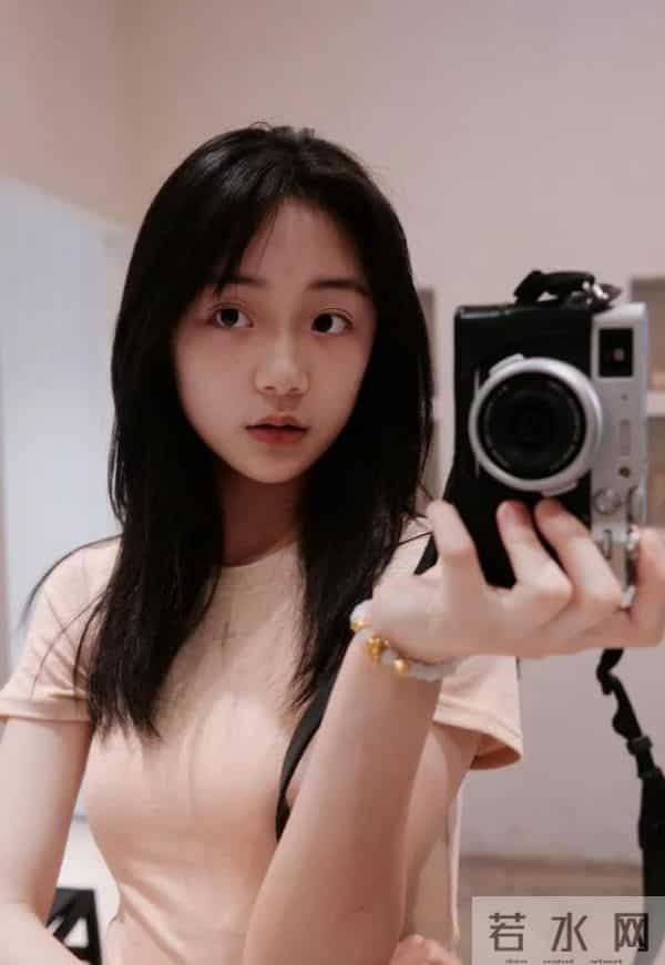 童星冯雪雅写真,这身姿太有大明星的范儿了