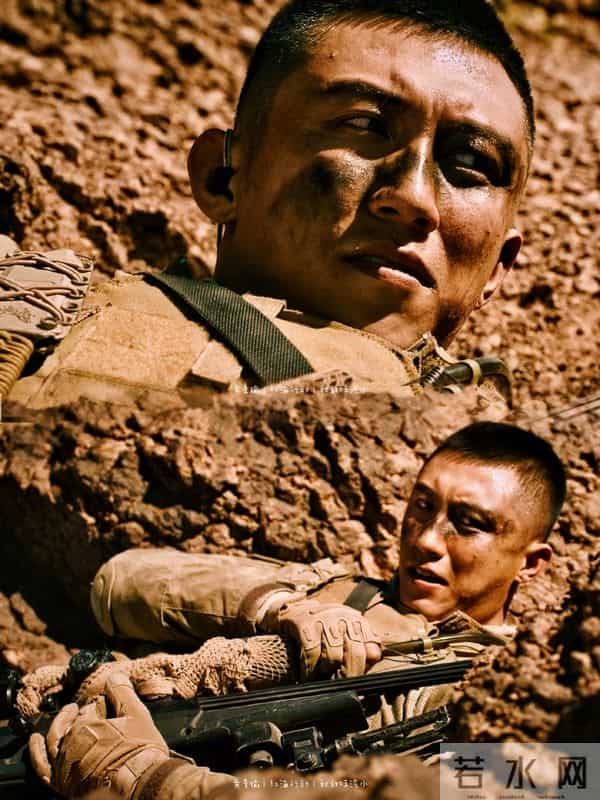 黄景瑜广西被偶遇,开京A牌照30万豪车,全程手挡太阳防止晒脸