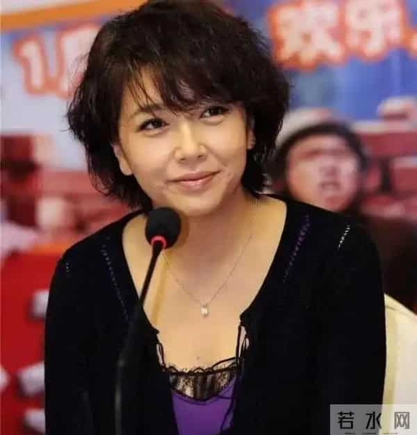 57岁江珊现状曝光！脸垮嘴斜，满头白发，一代女神终是迟暮