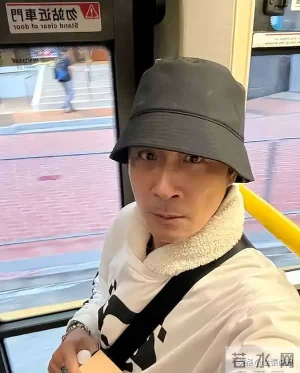 嫁给吴镇宇23年没做过饭，53岁仍似少女，她堪称最美的女星