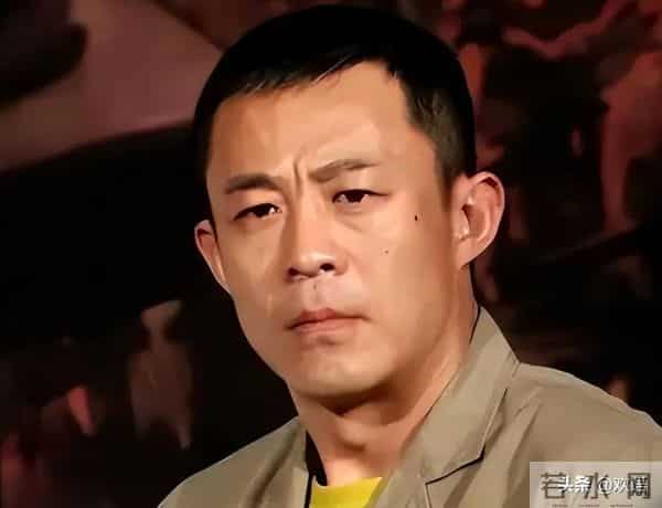 侯勇也没想到，曾被自己抛弃12年的糟糠之妻，今也开始走上坡路了