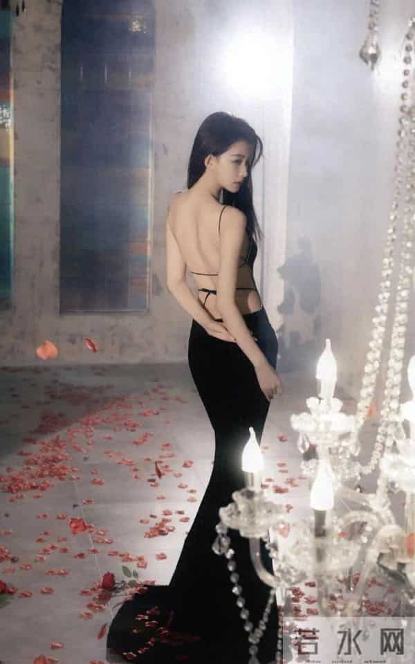 孙怡这身材太完美了,这个转身,这个背把我迷的呼呼了。