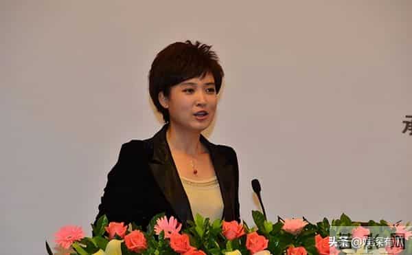 央视著名主持人桑晨，原来是这位大明星的后代，难怪长得这么好看