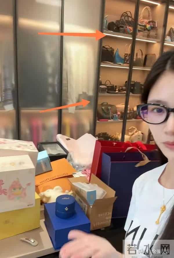 王灿晒胖了16斤自拍照!肚子赘肉藏不住,杜淳忙帮搭配衣服好奢华