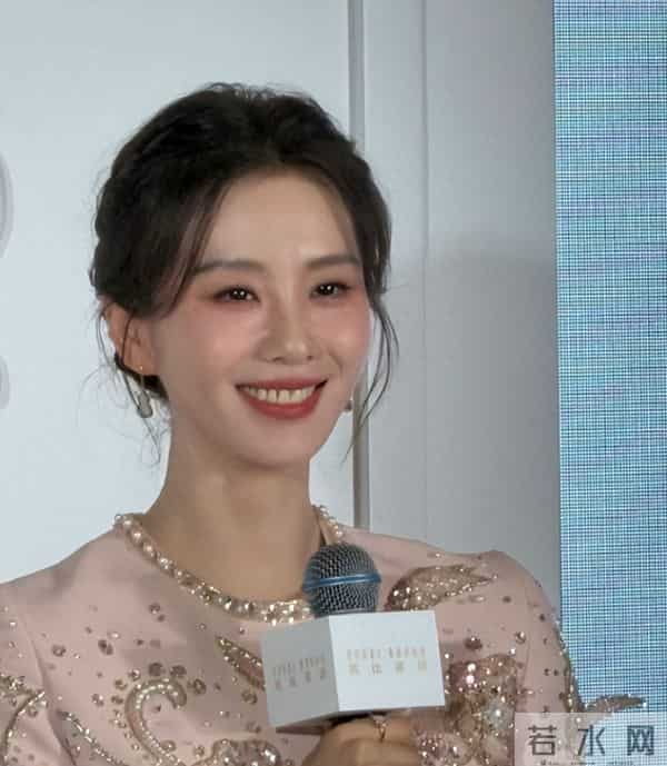 刘诗诗化身“抗娃老妈”,与儿子的日常,揭露了家庭和谐的内幕