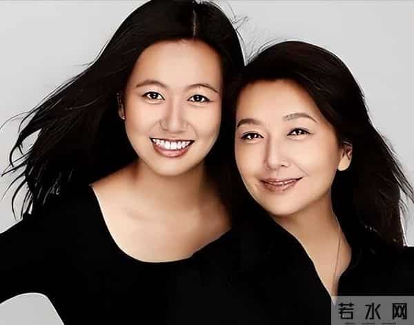 钱再多有什么用?58岁身家过亿的江珊,每天为27岁女儿操碎了心