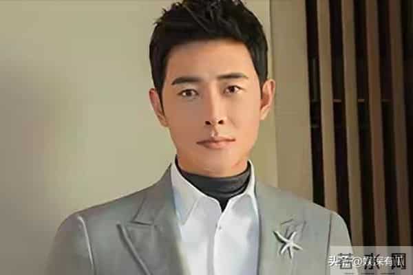 同样都是父亲离世,将杨议和罗晋放到一起,差的不是一丁半点