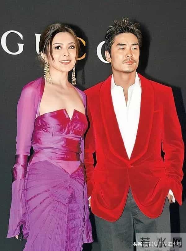 这个裙子其实很容易穿老气风尘，关之琳穿就是美艳