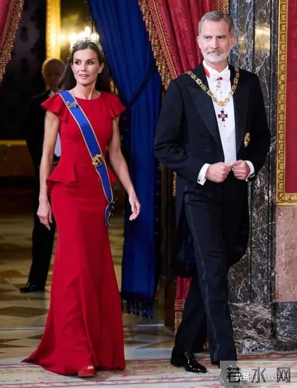西班牙莱蒂齐亚王后的红色礼服,气场全开,难以复制的经典!