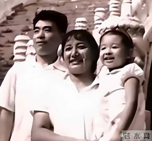 韩红亲爹身份曝光,两重身份反差巨大,难怪没人敢惹她!