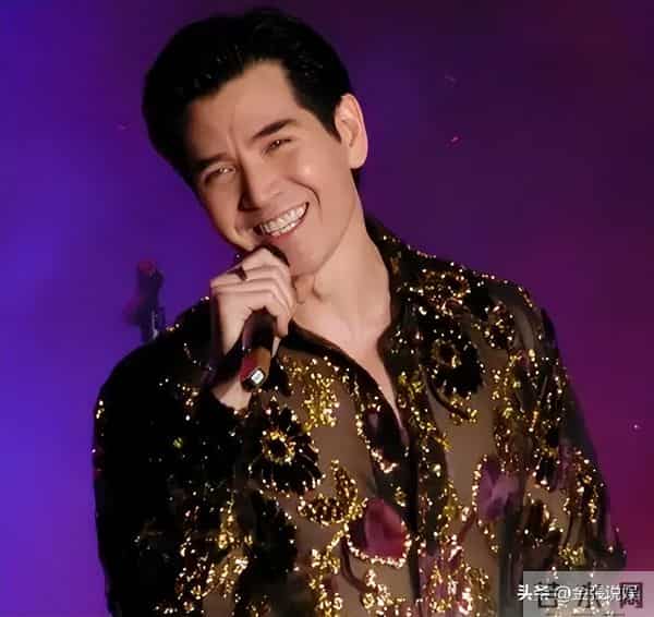 费翔在英国独居