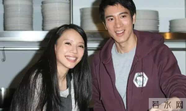 王力宏子女近况惹人忧，大女儿11岁疑还未上学，李靓蕾精神大变样