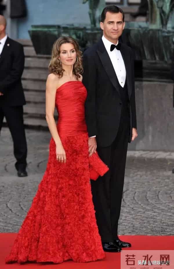 西班牙莱蒂齐亚王后的红色礼服,气场全开,难以复制的经典!