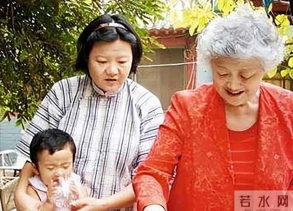 洪晃也没想到，19年前领养的女儿，如今竟成了她最大的依靠！