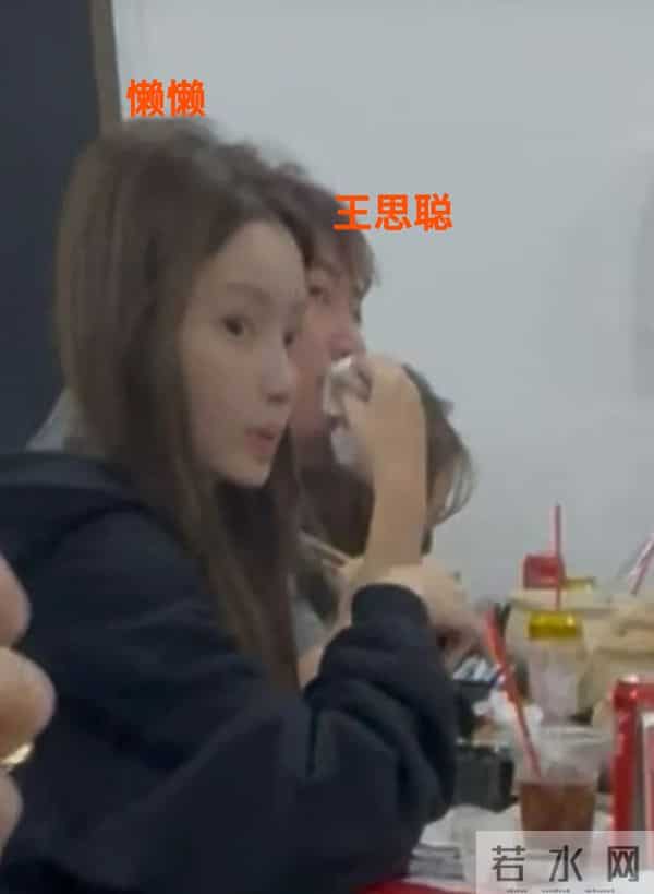 王思聪和懒懒新加坡约会,吃苍蝇餐馆消费降级,一行为遭路人吐槽