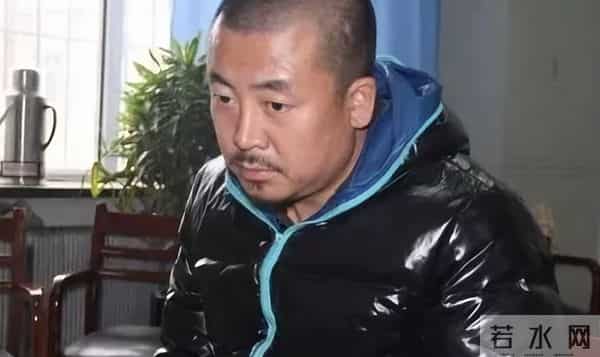 他畏罪潜逃13年间拍40多部戏，被抓时已是大明星，出狱后迎接新生