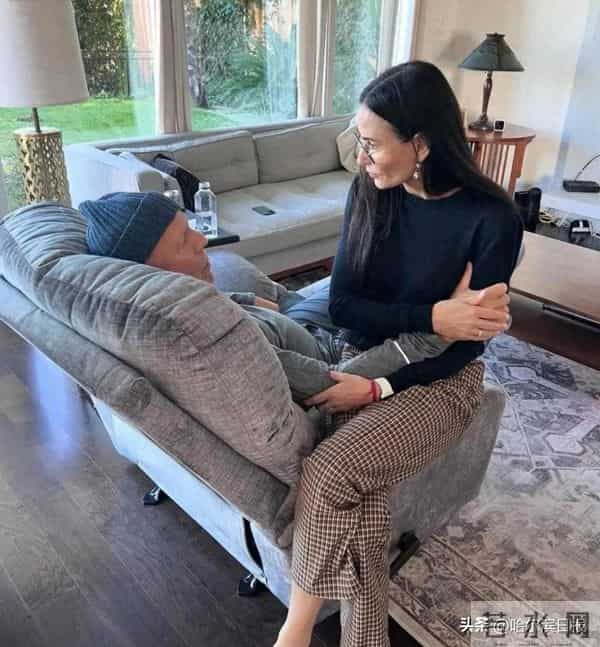 传奇巨星布鲁斯·威利斯安排后事!将捐出大脑,前妻与现任合力照顾