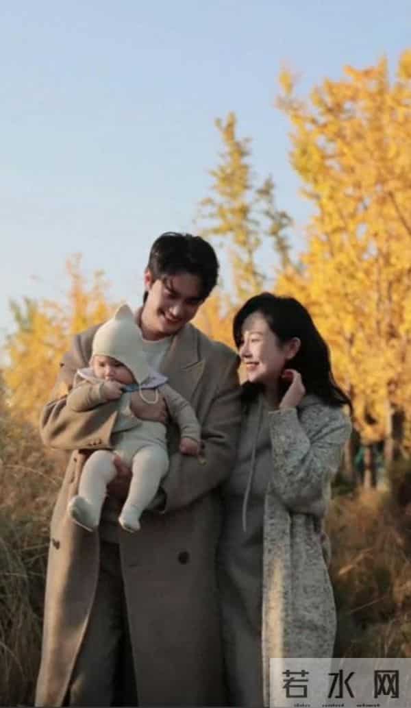 张檬和老公带儿子赏秋!8个月Dylan还在喝母乳,上围傲人气质更美