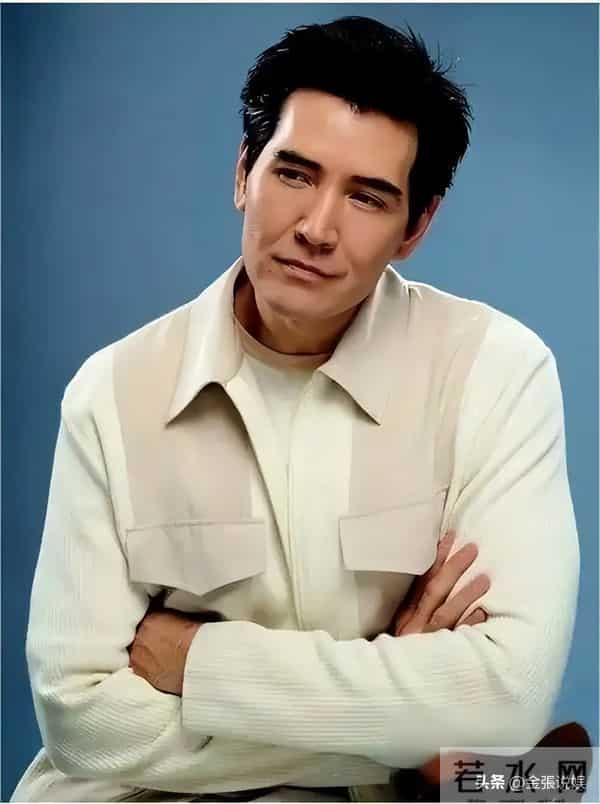 费翔在英国独居