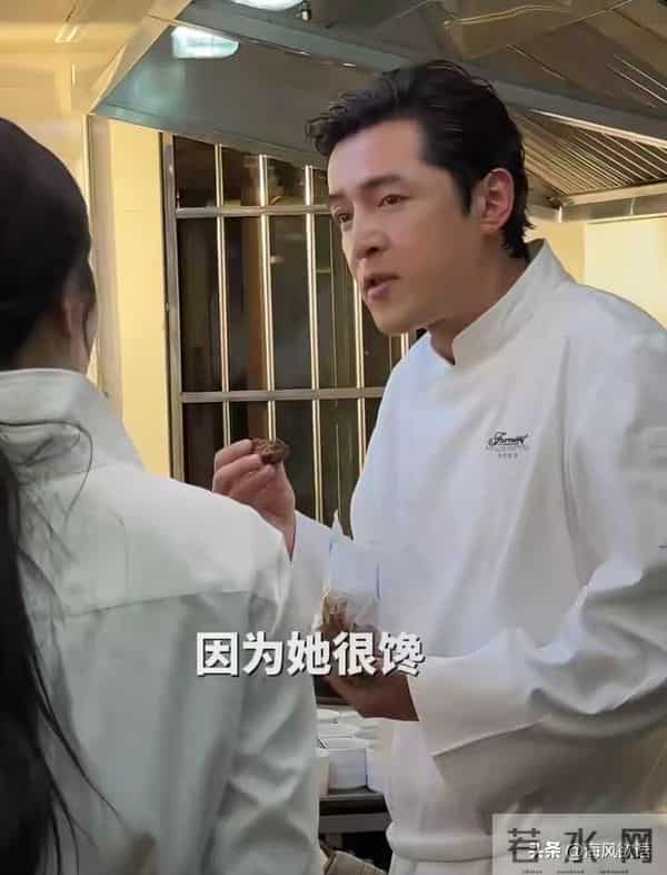 胡歌精通厨艺狂宠妻,做巨型红烧肉,女儿馋蛋糕成“小吃货”