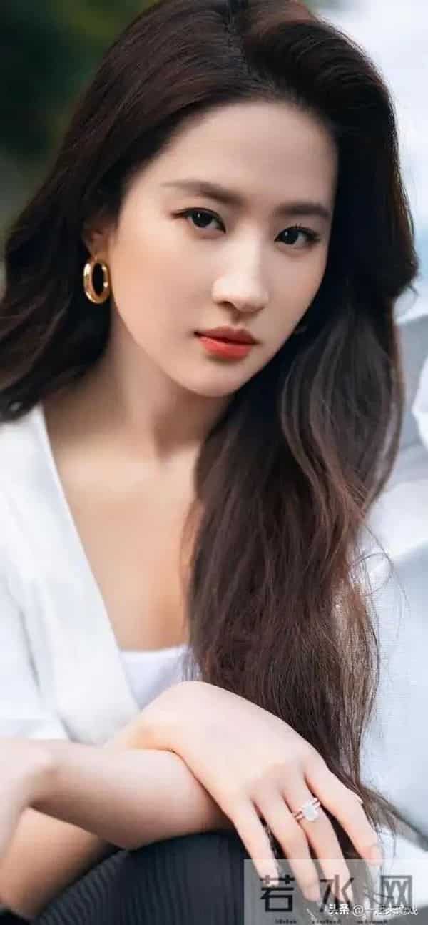 刘亦菲的美,清冷仙气,美得人不敢靠近