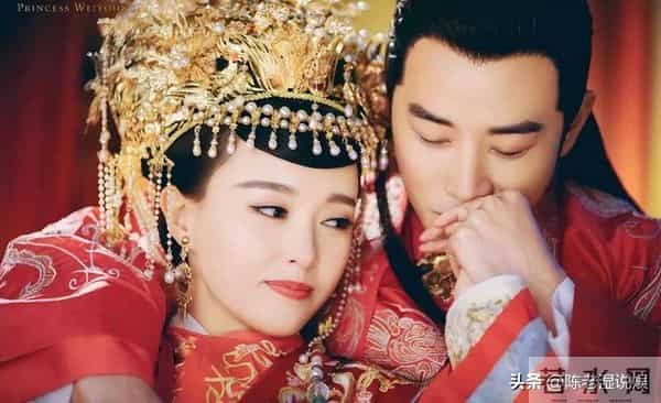 夫妻就是同林鸟，看到罗晋唐嫣并肩前行，才知什么是恩爱夫妻