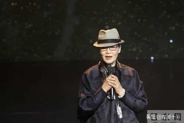 潘虹亮相上海戏剧学院80周年校庆