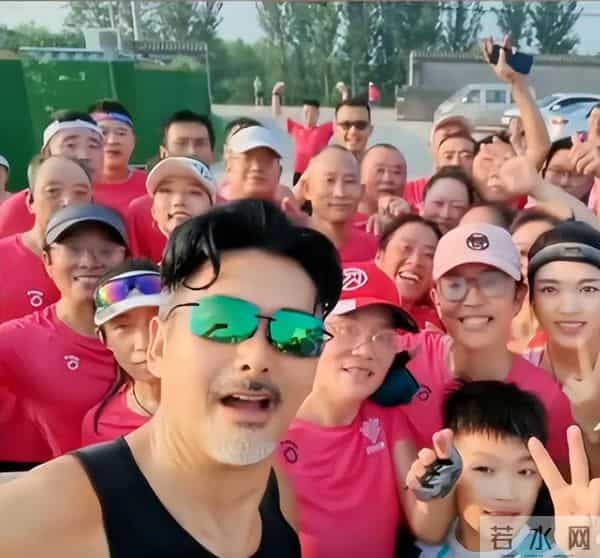 香港盛会颁奖仅两天,令人厌恶一幕发生,70岁周润发成众矢之的