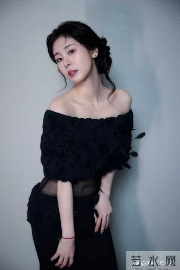 张碧晨云南被偶遇，真人脸又小又精致，无滤镜也好美啊！