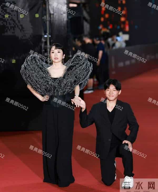 看了陶晶莹的女儿才发现小S的女儿算漂亮是湾湾星二代里的佼佼者