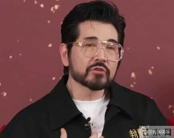 费翔在英国独居