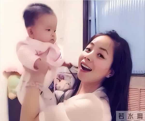 原来王二妮丈夫是他，二人青梅竹马长相惊艳朱迅，难怪她不选云飞