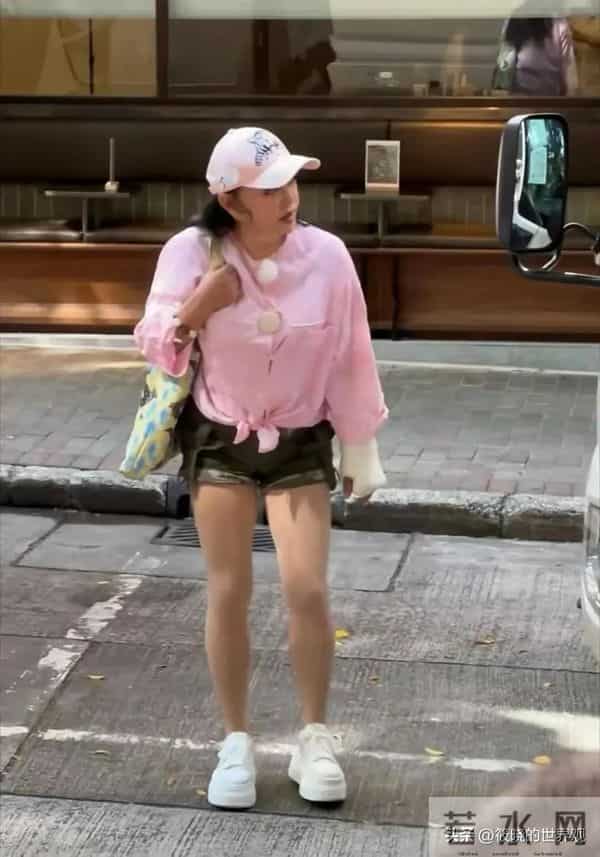 75岁刘晓庆频繁摔倒、认错人,在她身上令人担心的事情还是发生了