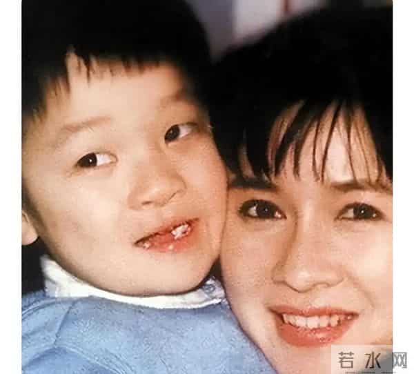 再有钱也没用，64岁身价千万的蔡明，还不是要为39岁儿子操碎了心