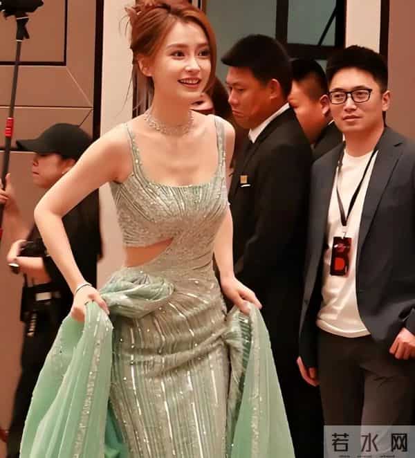 黄晓明也没想到，被他万分嫌弃的前妻杨颖，已经走上了另一条路