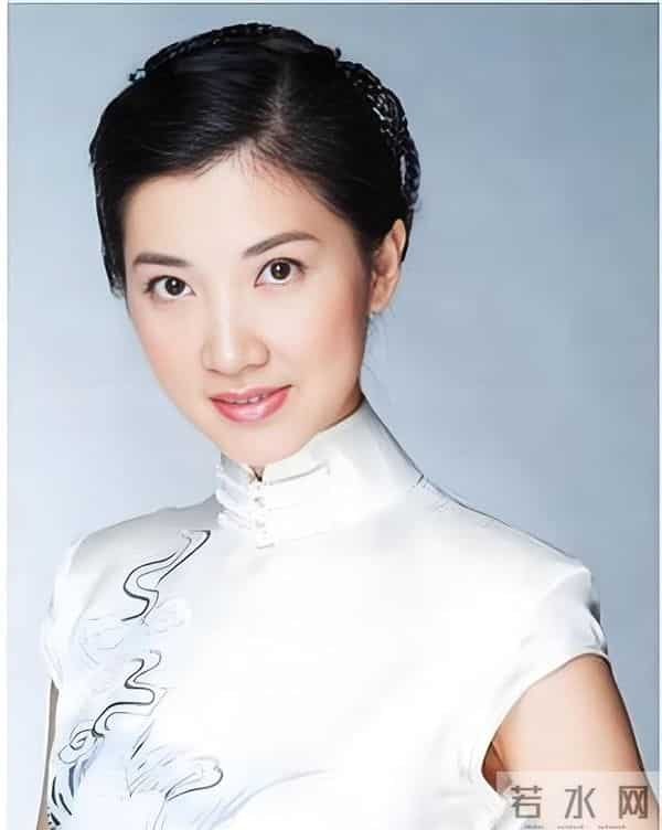 50岁湛江美女伍燕:父亲是警察,母亲是教师,低调嫁中山富商生子