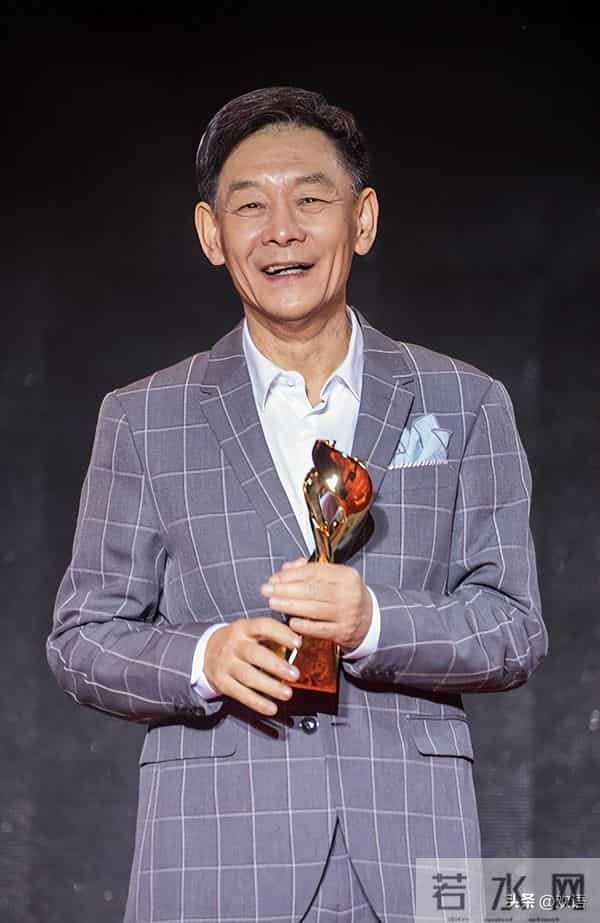 国家一级演员,今79岁仍在拍戏,住上亿四合院,儿子是他一生骄傲