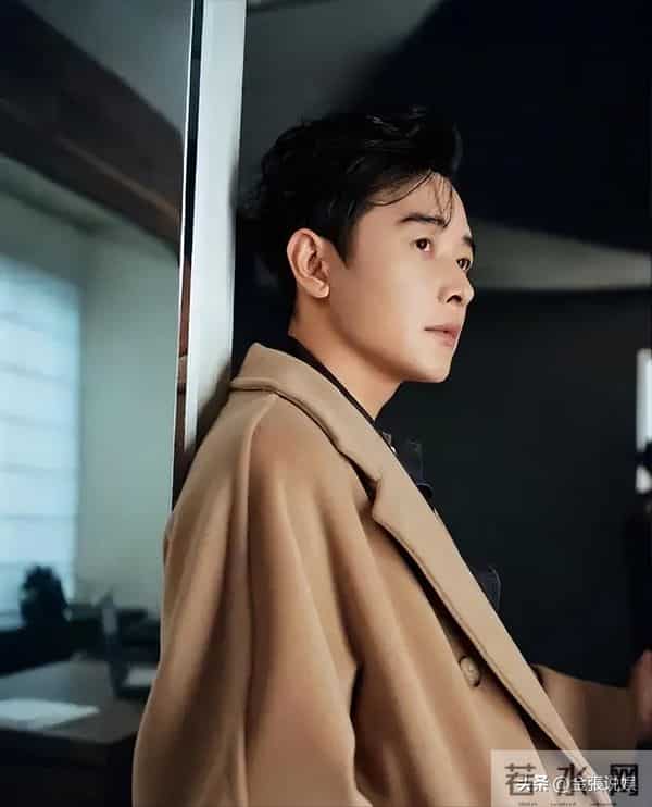 婚变传闻不到半月,罗晋近照曝光形象大变,恶心的一幕却发生了