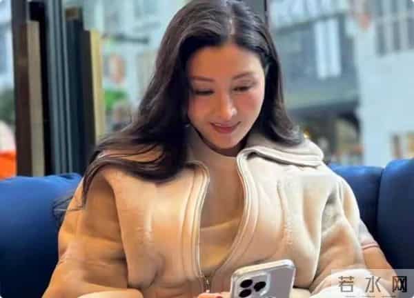 这么多年了，能让李嘉欣死心塌地的，也只有许晋亨一个人