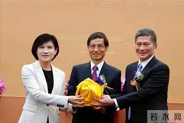 "台湾永远都不会是中国的一部分"，她被全民唾骂，被明星扇耳光