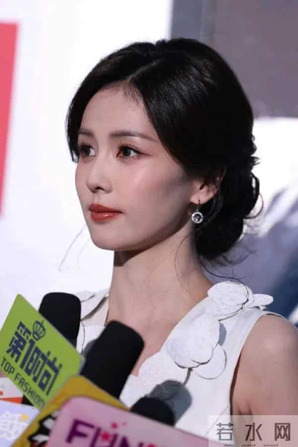 红地毯上的——白鹿