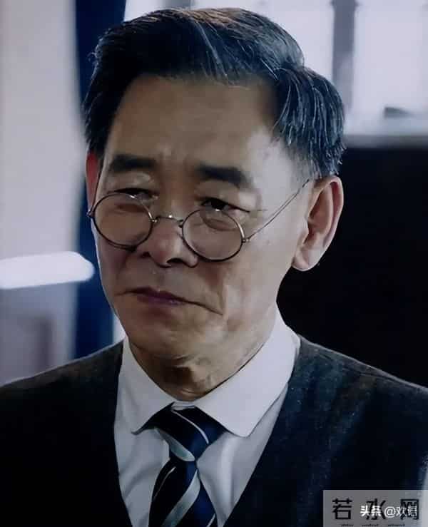 国家一级演员,今79岁仍在拍戏,住上亿四合院,儿子是他一生骄傲