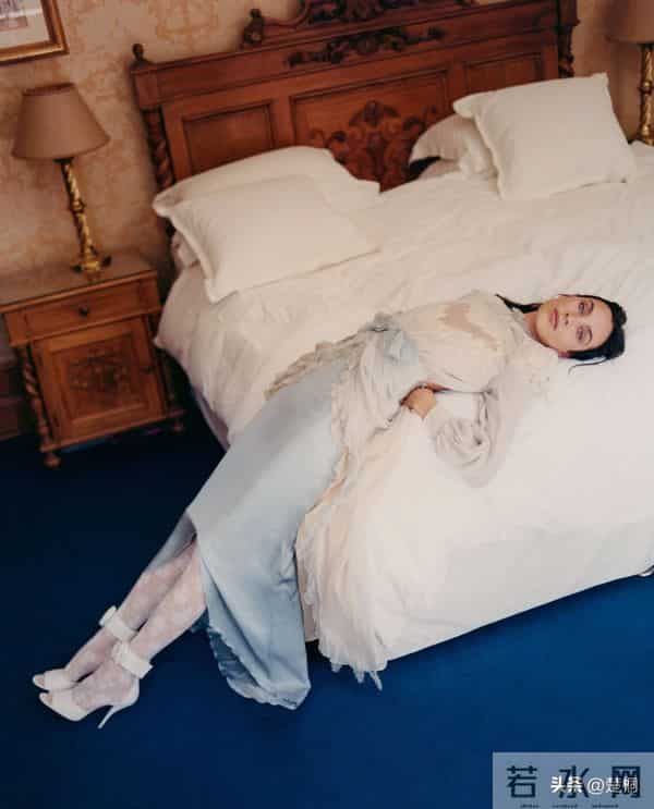 英国超模艾里珊·钟,MiuMiu2025度假系列服饰摄影