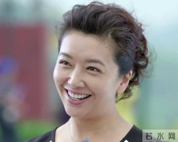 再多钱有什么用？58岁身家过亿的江珊，还是要为27岁女儿操碎了心